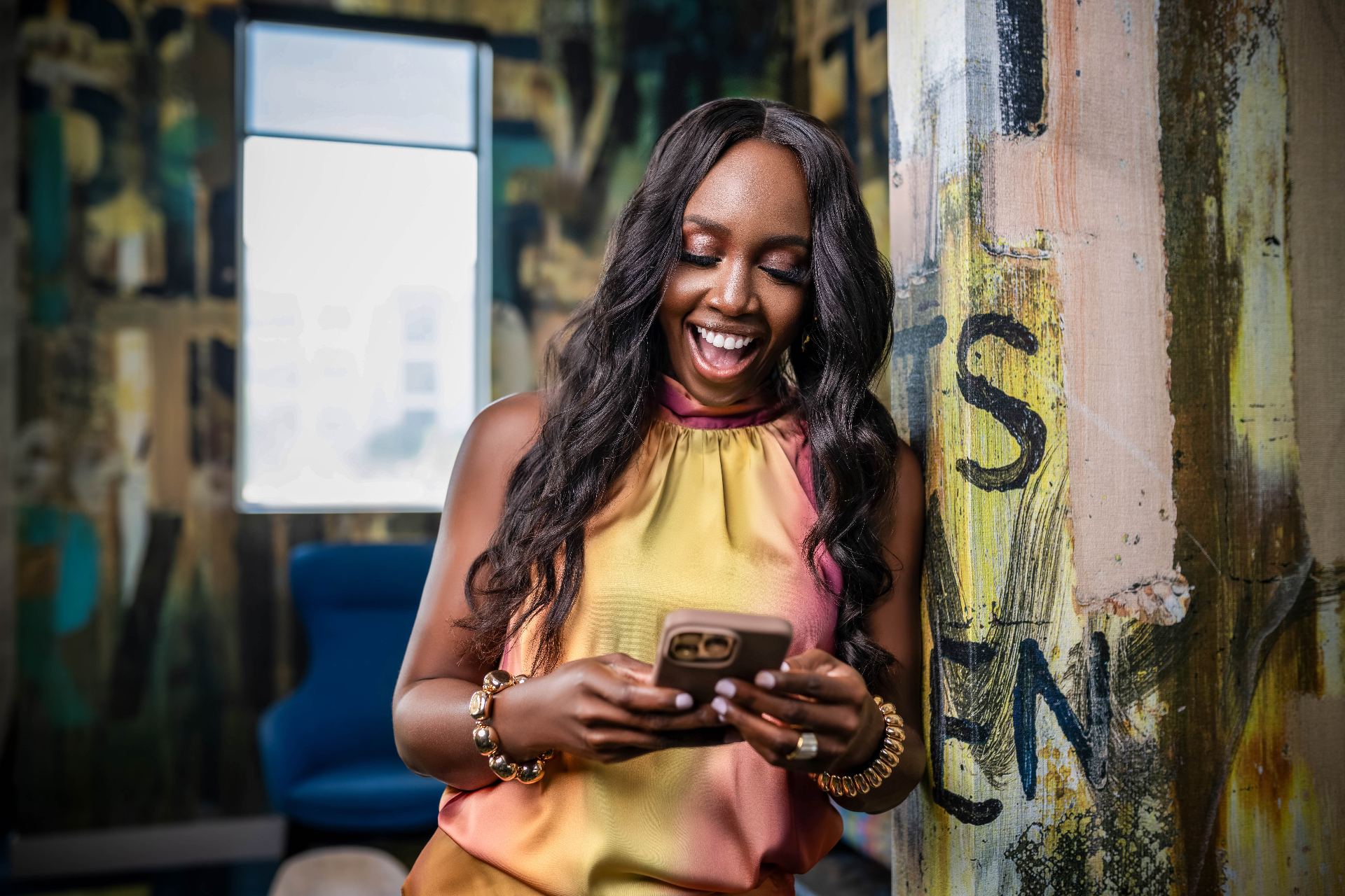 Keleisha Carter smiling at her phone